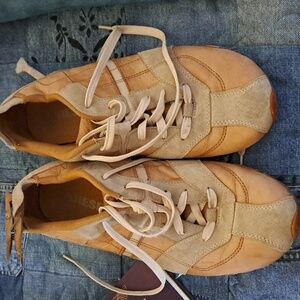 DIESEL MEN'S SHOES SIZE 10 1/2. TAN AND RUST COLOR.